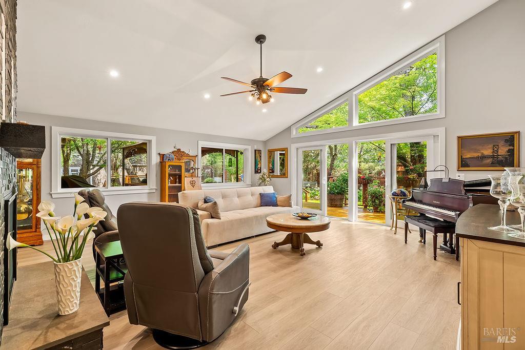 Detail Gallery Image 16 of 38 For 779 Joni Ct, Windsor,  CA 95492 - 4 Beds | 3 Baths