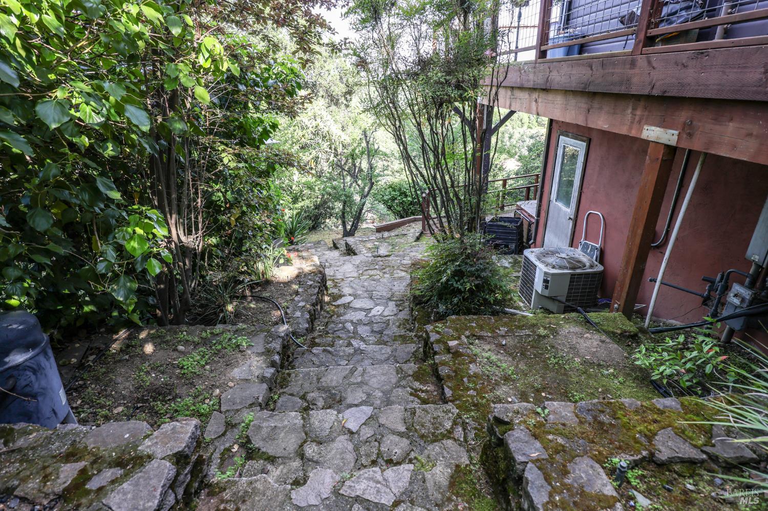 Detail Gallery Image 25 of 28 For 11 Green Point Ln, Novato,  CA 94945 - 5 Beds | 3 Baths