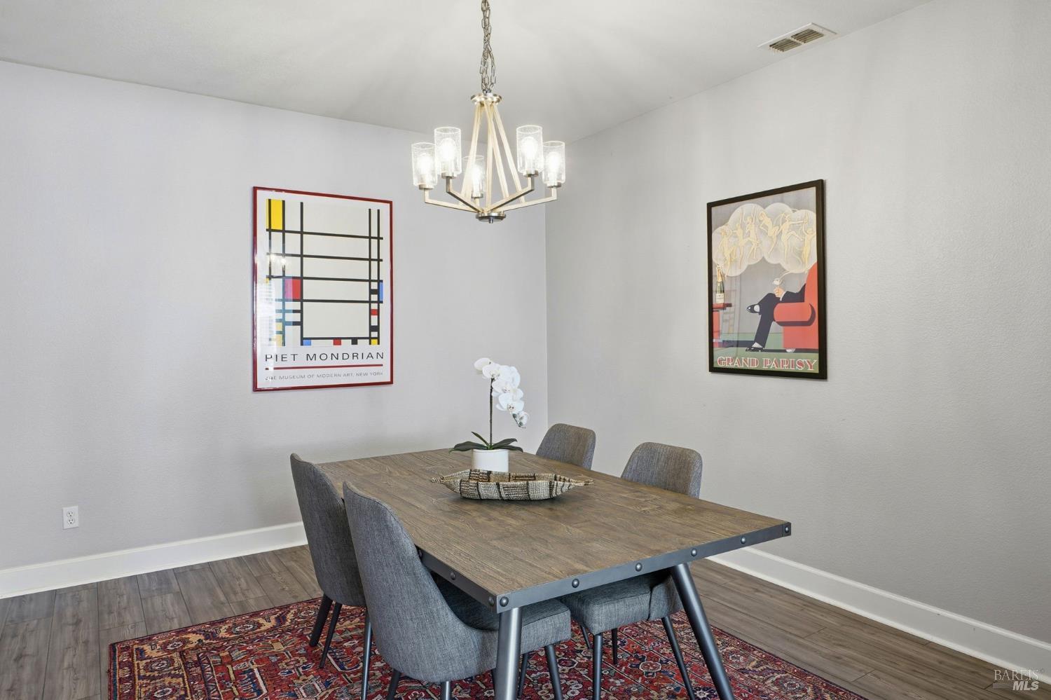 Detail Gallery Image 15 of 48 For 925 Pinot Noir Way, Windsor,  CA 95492 - 4 Beds | 3 Baths