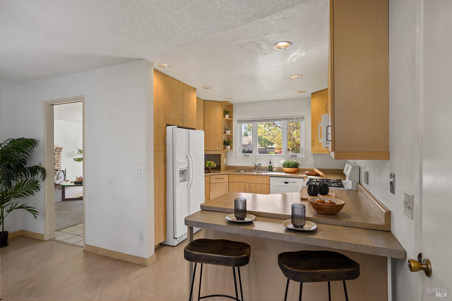 Detail Gallery Image 10 of 31 For 429 Eileen Dr, Sebastopol,  CA 95472 - 3 Beds | 2 Baths