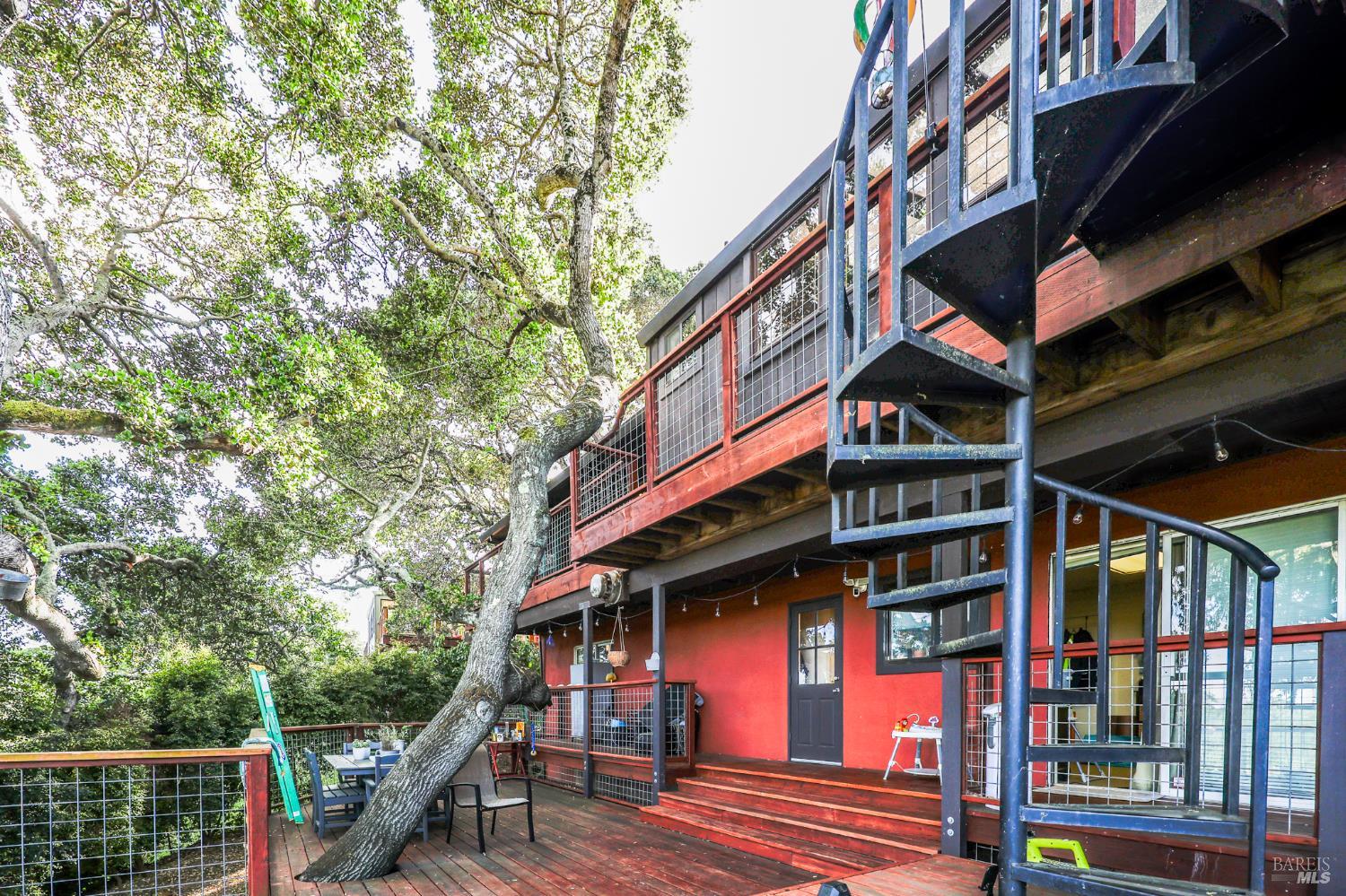 Detail Gallery Image 5 of 28 For 11 Green Point Ln, Novato,  CA 94945 - 5 Beds | 3 Baths