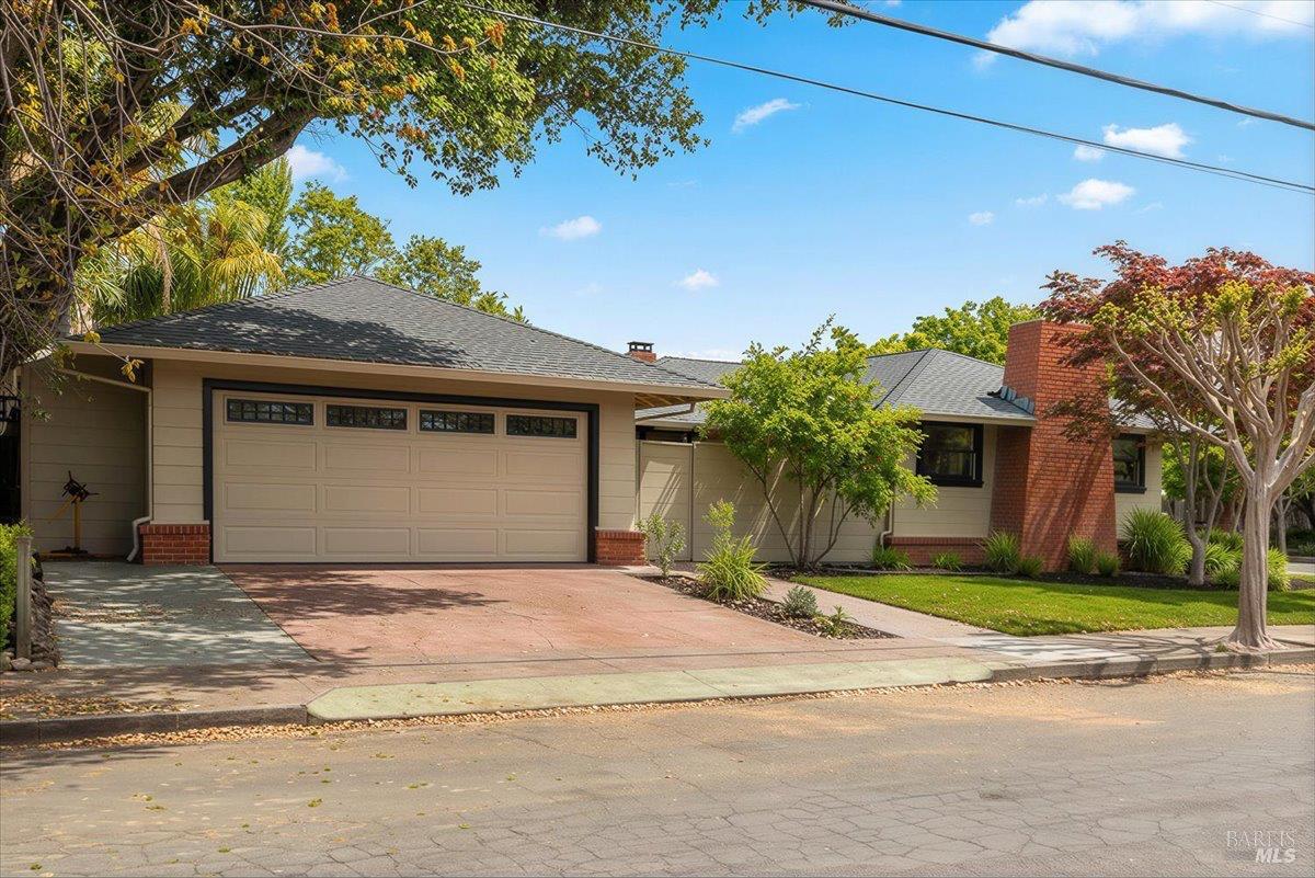 Detail Gallery Image 3 of 62 For 205 Alderbrook Dr, Santa Rosa,  CA 95405 - 3 Beds | 3 Baths