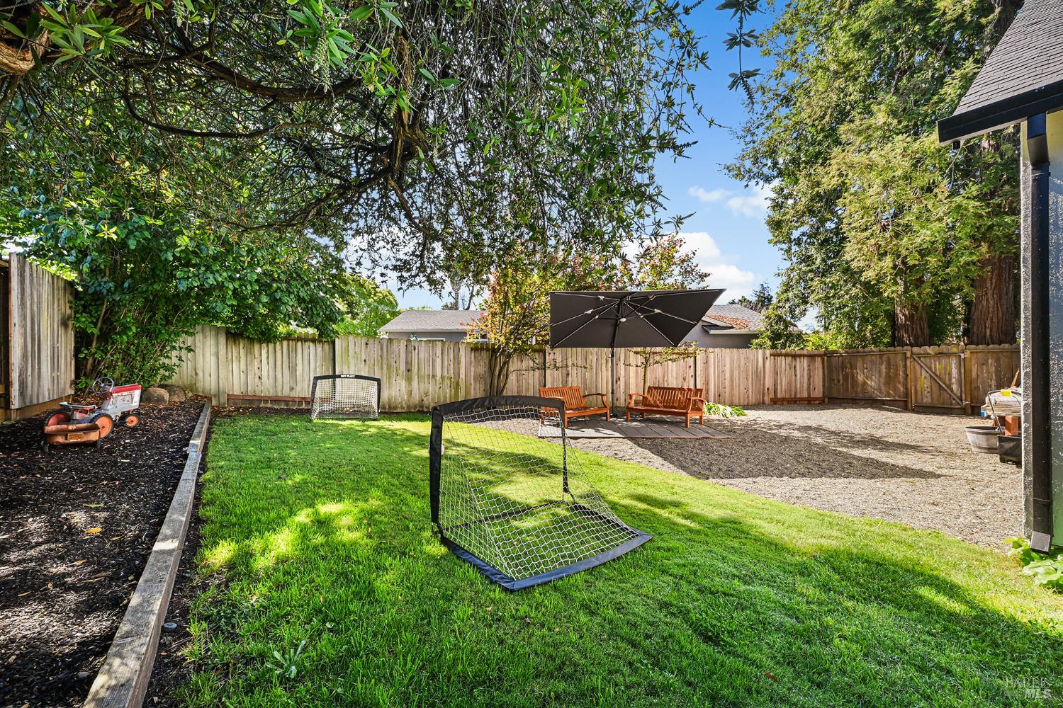 Detail Gallery Image 11 of 45 For 855 Garden Ct, Petaluma,  CA 94954 - 4 Beds | 2 Baths