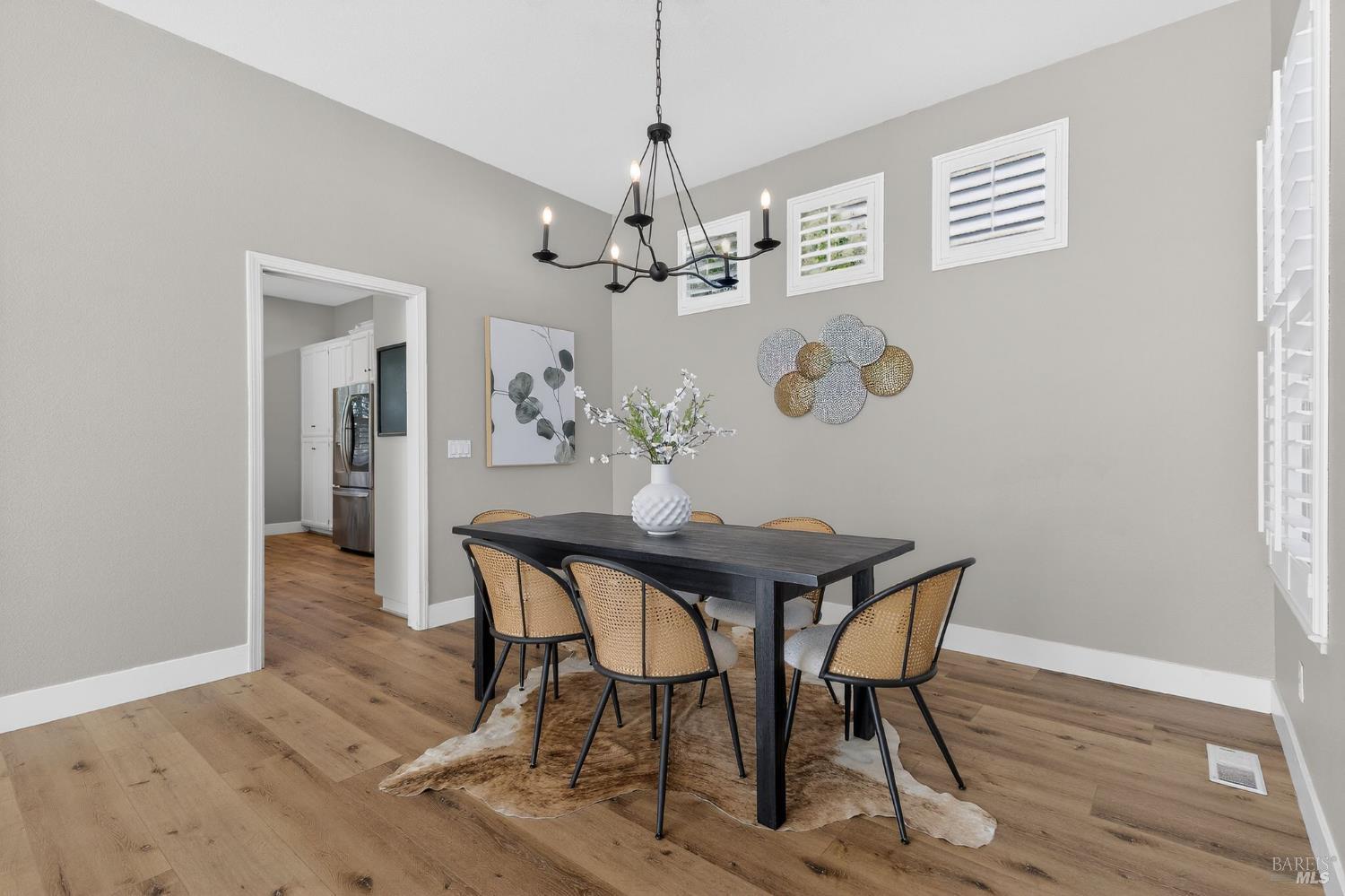 Detail Gallery Image 5 of 28 For 10 Makena Ct, Petaluma,  CA 94954 - 4 Beds | 3 Baths