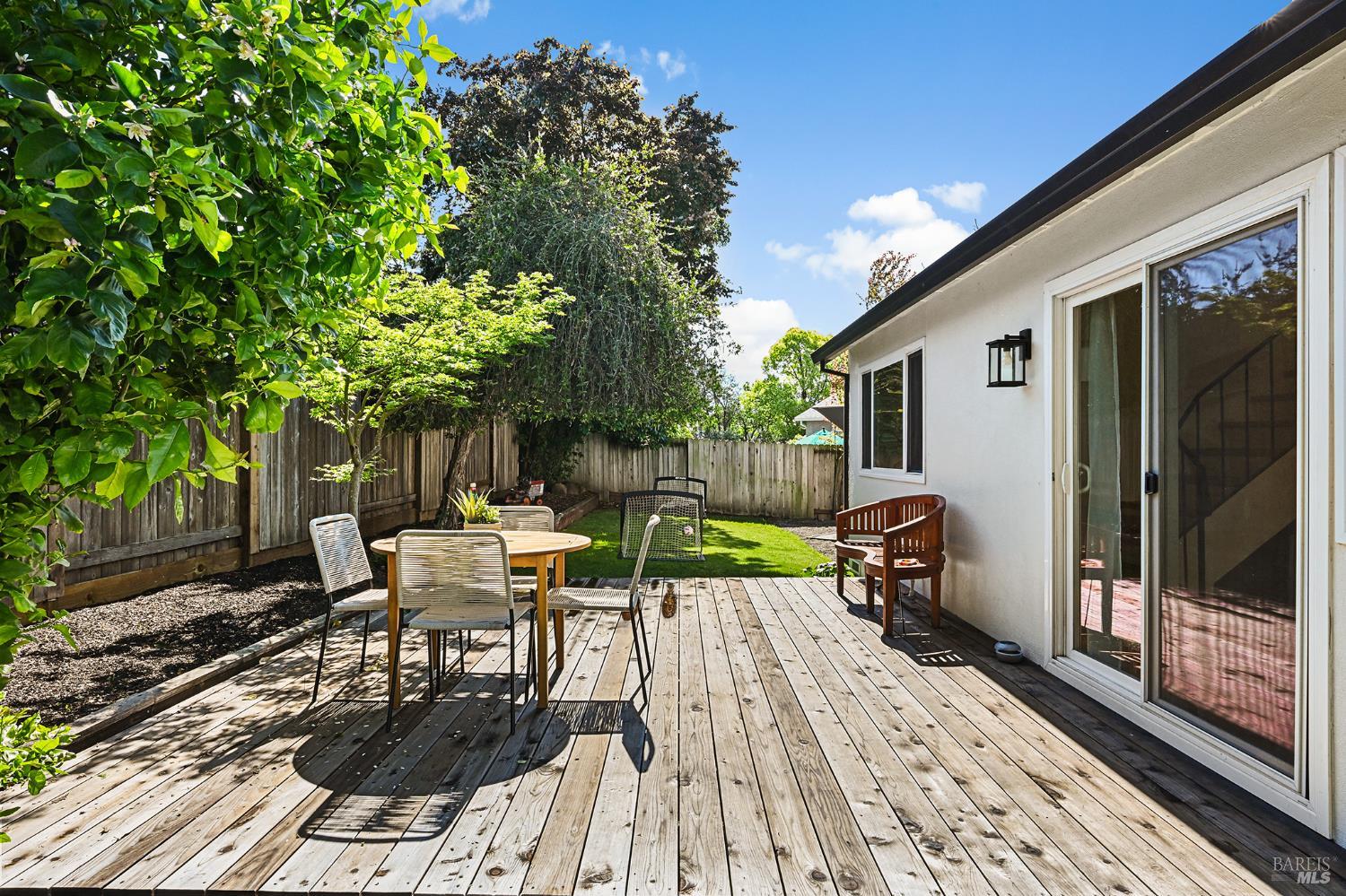 Detail Gallery Image 10 of 45 For 855 Garden Ct, Petaluma,  CA 94954 - 4 Beds | 2 Baths