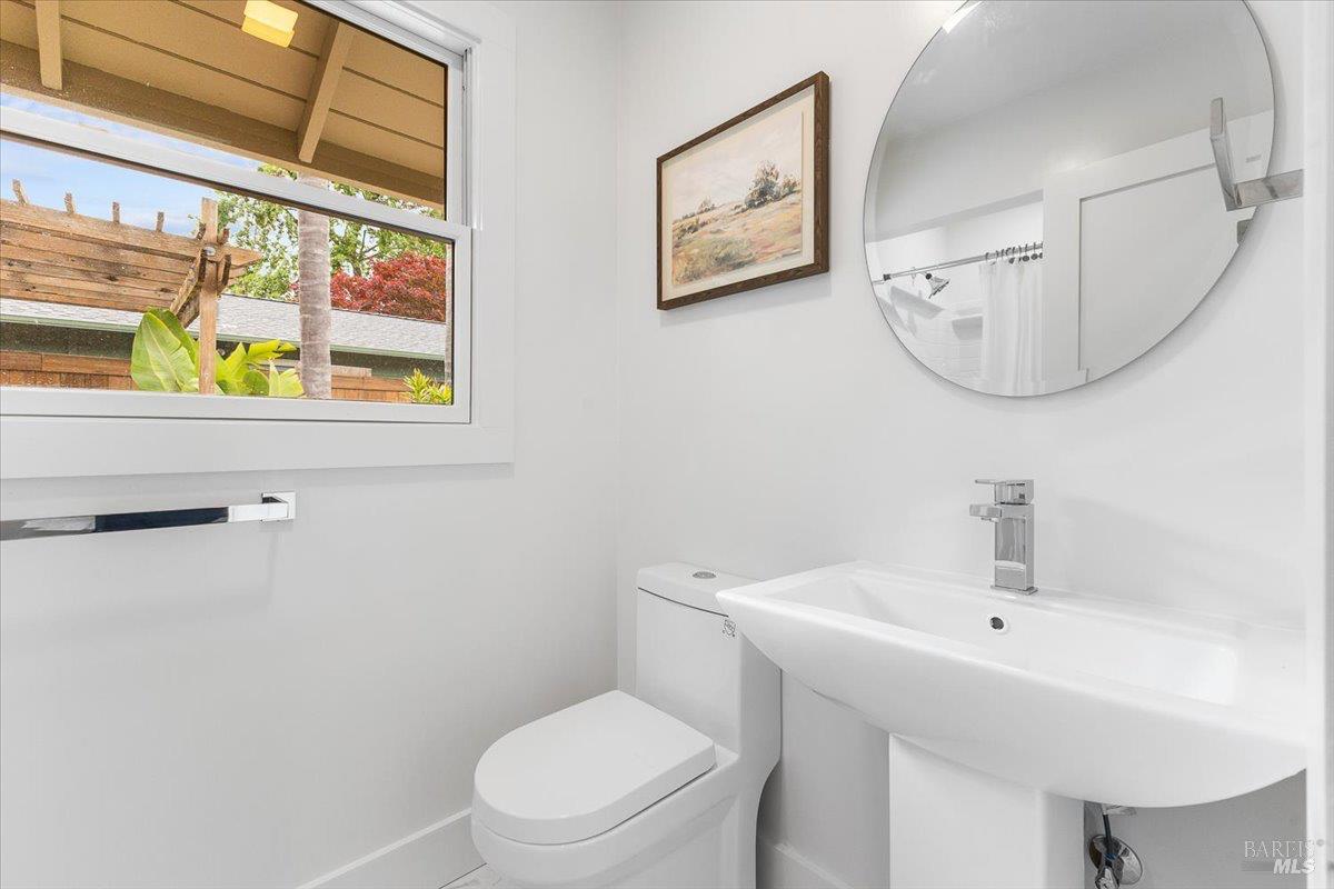 Detail Gallery Image 30 of 62 For 205 Alderbrook Dr, Santa Rosa,  CA 95405 - 3 Beds | 3 Baths