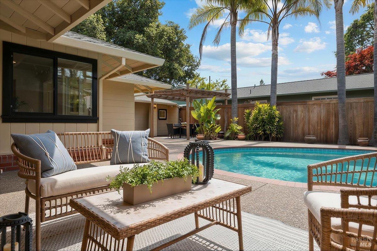 Detail Gallery Image 43 of 62 For 205 Alderbrook Dr, Santa Rosa,  CA 95405 - 3 Beds | 3 Baths