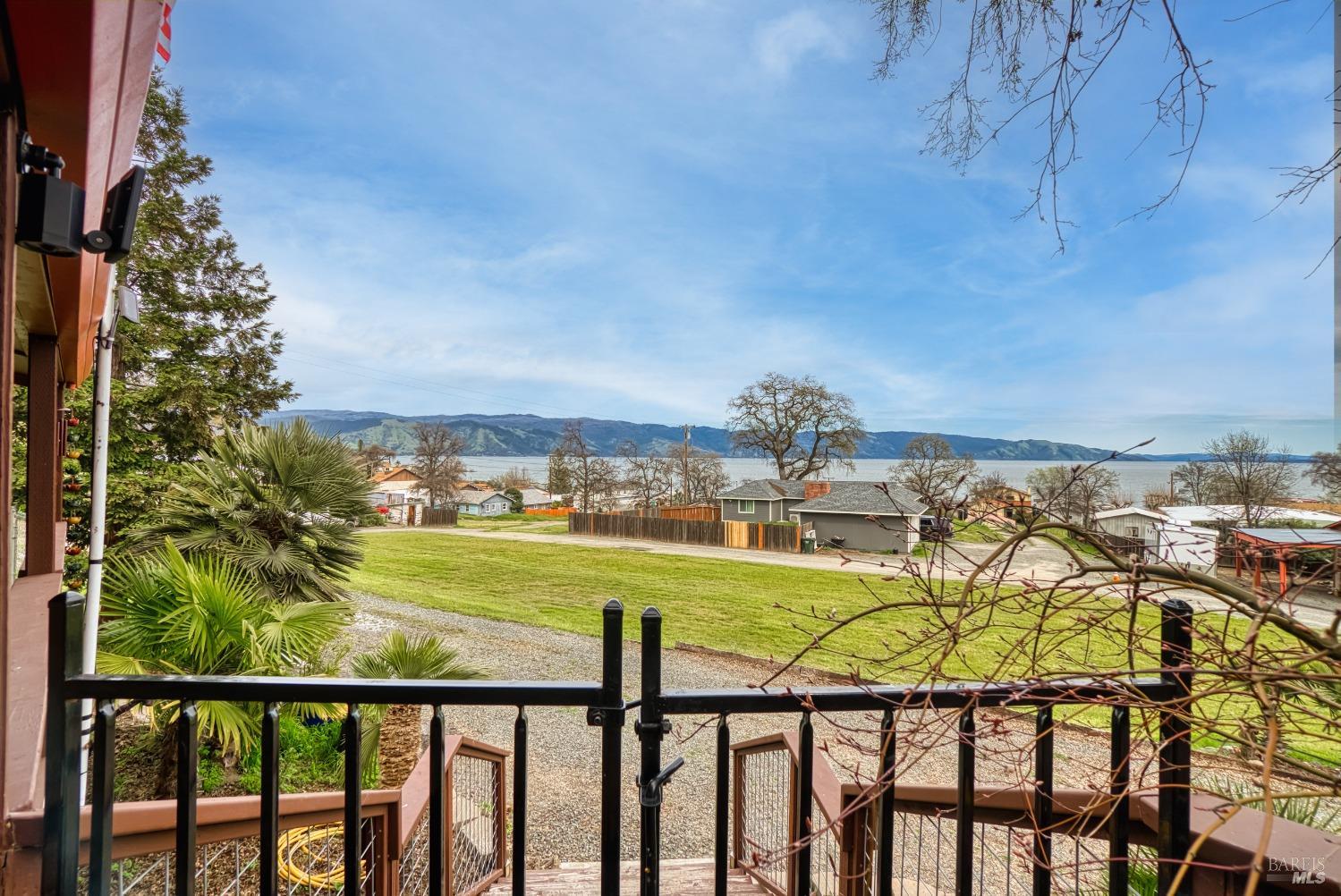 Detail Gallery Image 10 of 38 For 3699 Lakeshore Blvd, Lakeport,  CA 95453 - 3 Beds | 2 Baths