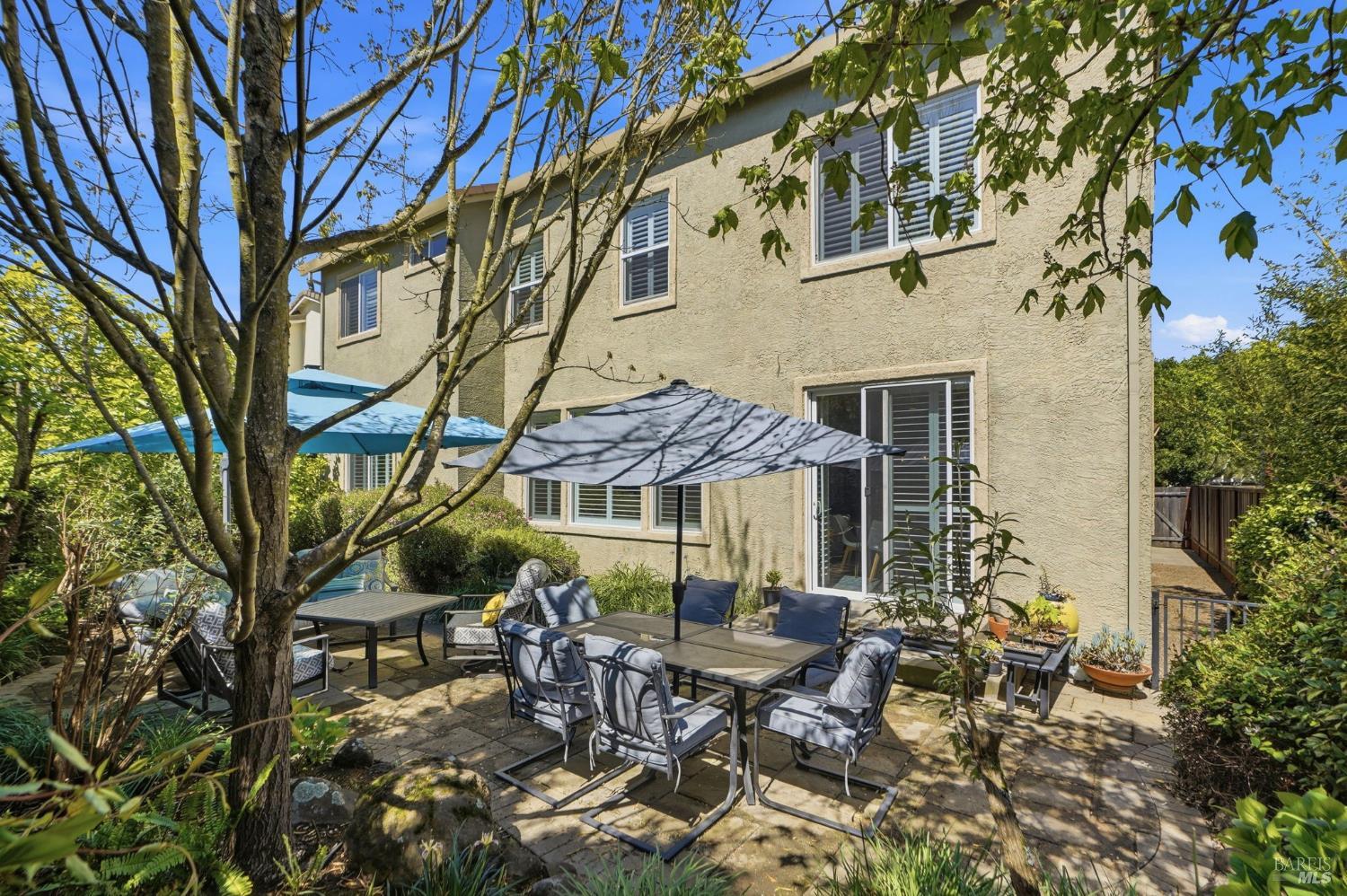 Detail Gallery Image 5 of 48 For 925 Pinot Noir Way, Windsor,  CA 95492 - 4 Beds | 3 Baths