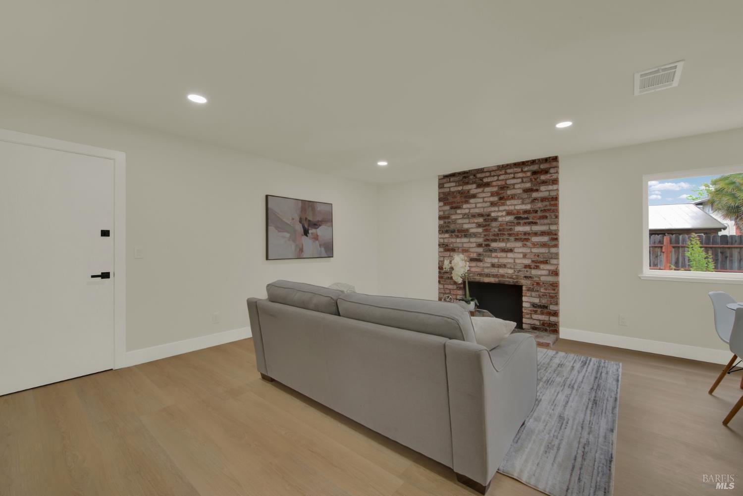 Detail Gallery Image 9 of 64 For 413 Violet Ct, Fairfield,  CA 94533 - 4 Beds | 2 Baths