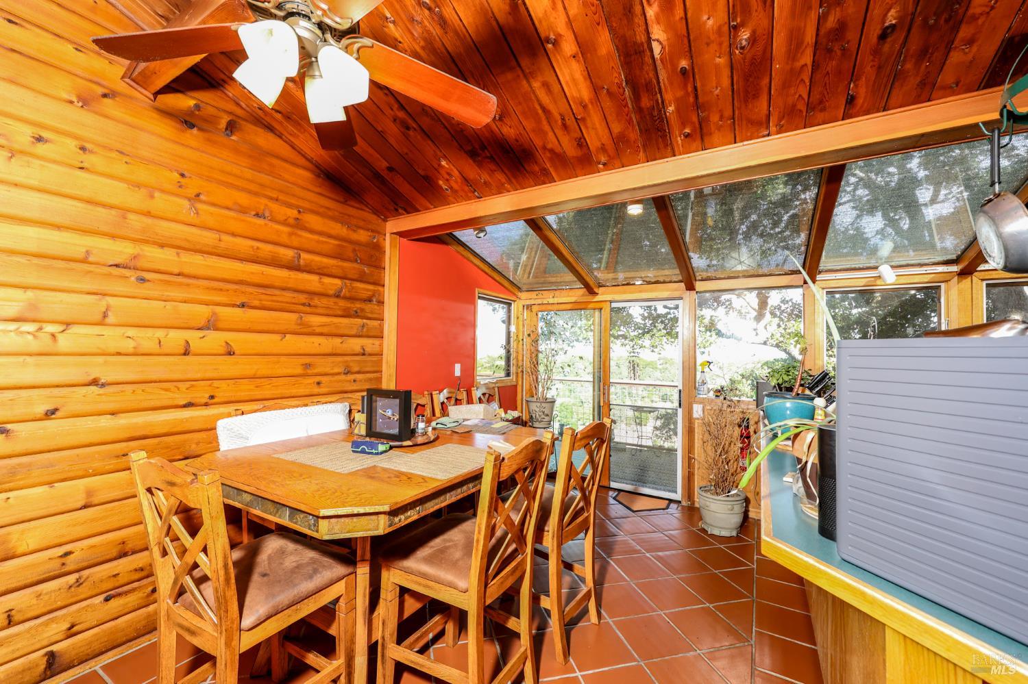 Detail Gallery Image 10 of 28 For 11 Green Point Ln, Novato,  CA 94945 - 5 Beds | 3 Baths