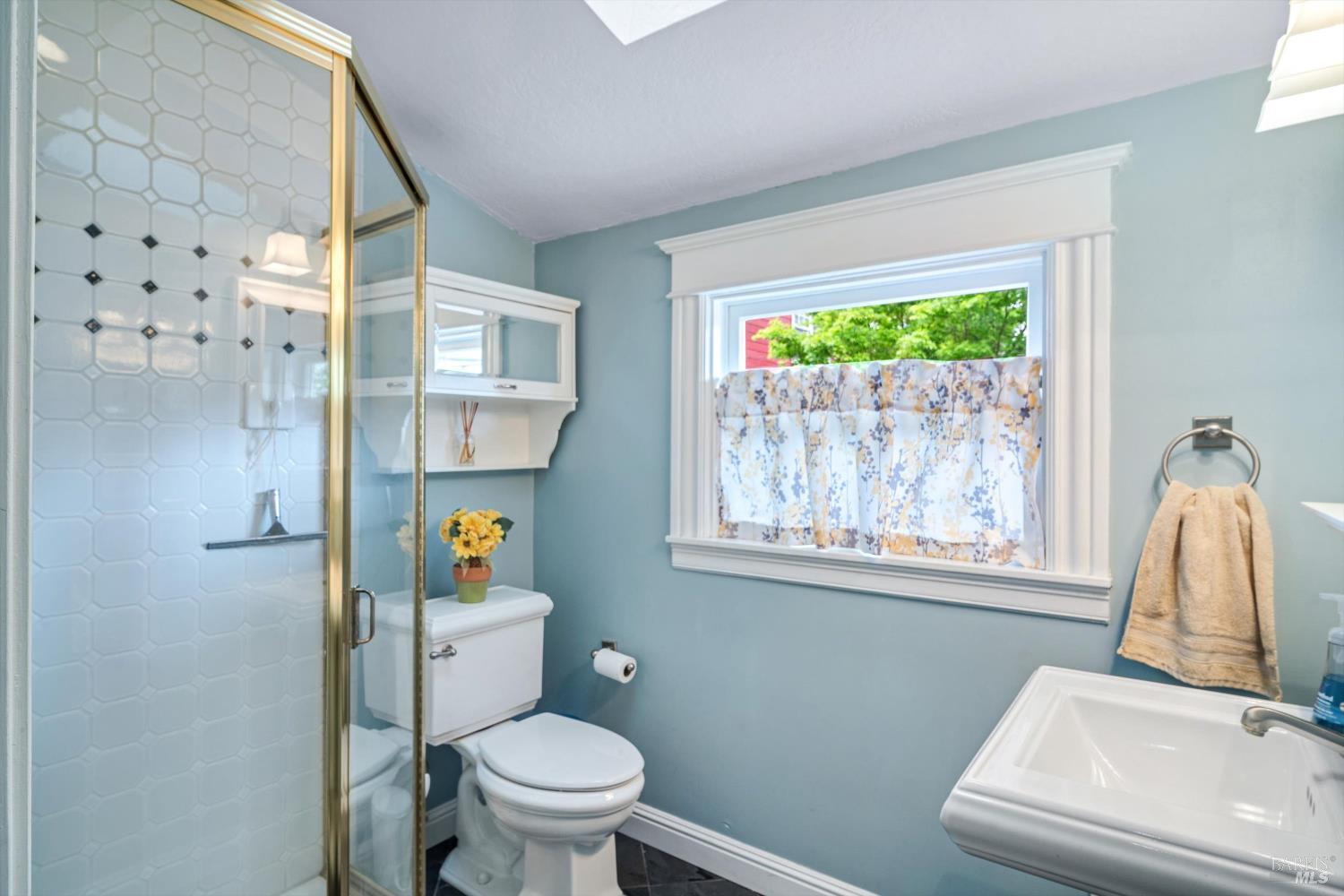 Detail Gallery Image 19 of 24 For 712 Monroe St, Santa Rosa,  CA 95404 - 2 Beds | 2 Baths