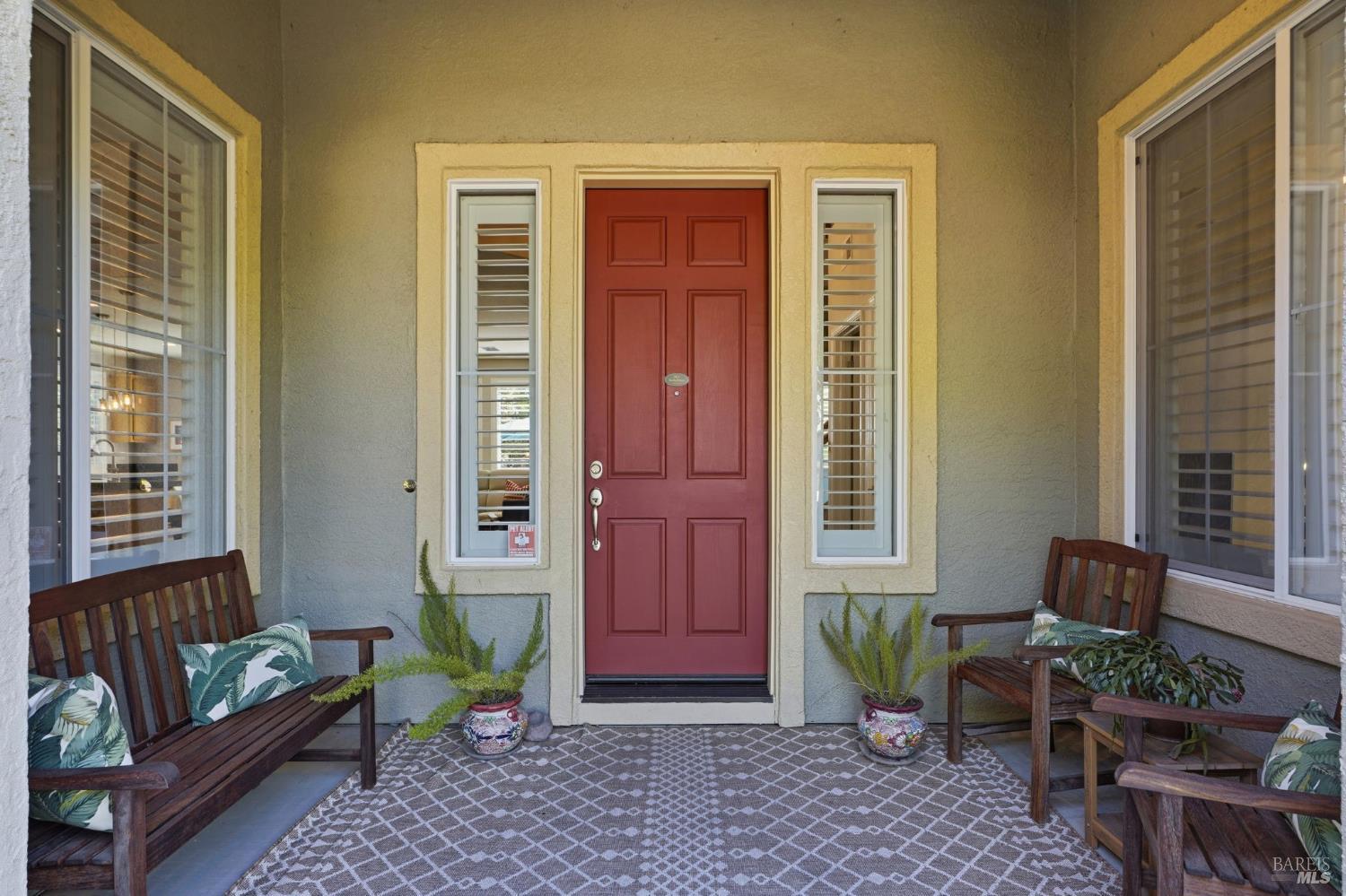 Detail Gallery Image 7 of 48 For 925 Pinot Noir Way, Windsor,  CA 95492 - 4 Beds | 3 Baths