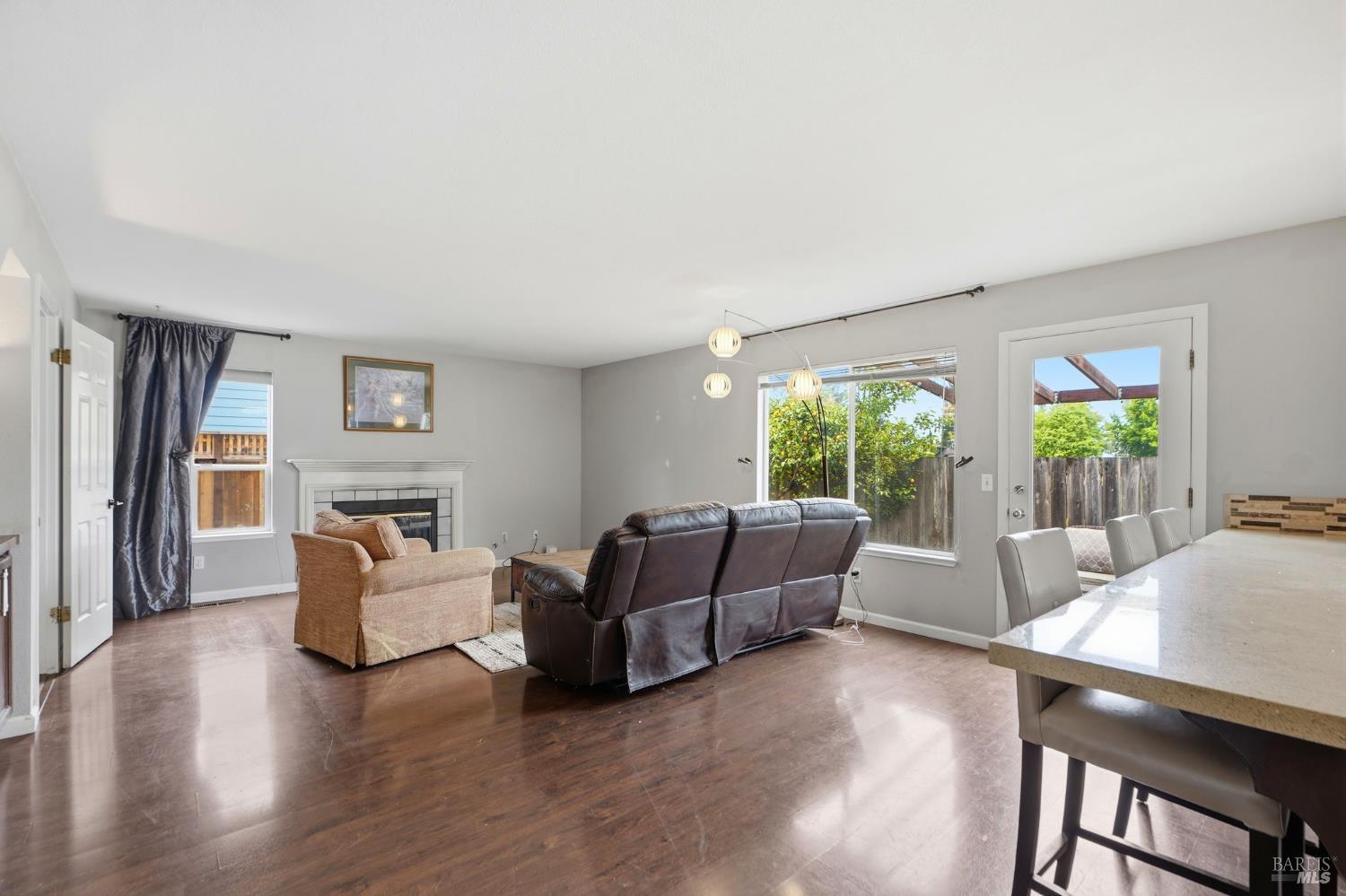 Detail Gallery Image 11 of 24 For 1731 Walnut Creek Dr, Santa Rosa,  CA 95403 - 4 Beds | 2/1 Baths