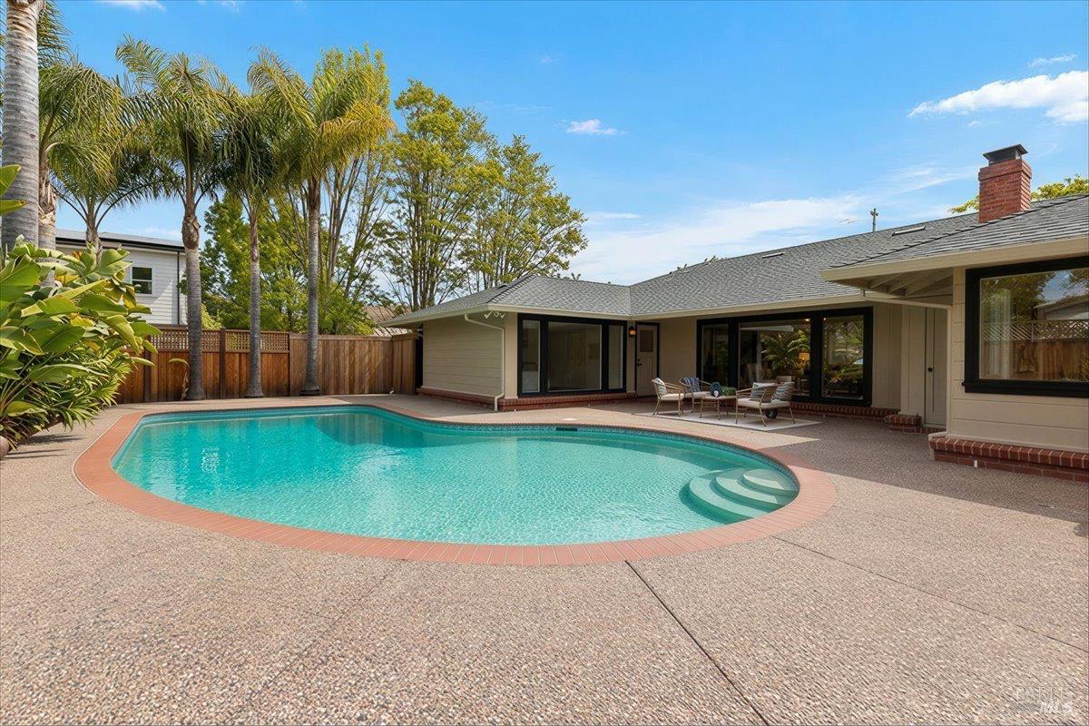 Detail Gallery Image 40 of 62 For 205 Alderbrook Dr, Santa Rosa,  CA 95405 - 3 Beds | 3 Baths