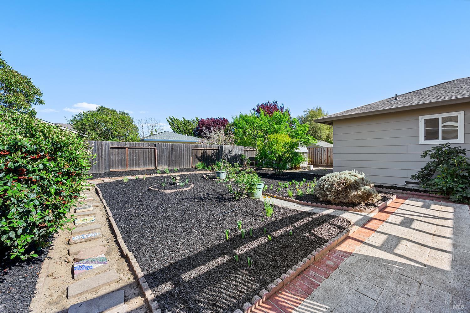 Detail Gallery Image 29 of 31 For 429 Eileen Dr, Sebastopol,  CA 95472 - 3 Beds | 2 Baths