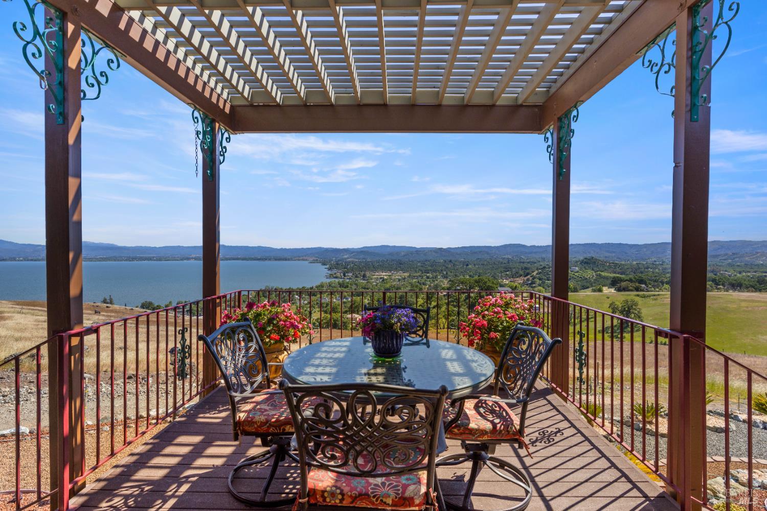 Detail Gallery Image 4 of 99 For 425 Lake Vista Dr, Lakeport,  CA 95453 - 3 Beds | 3/2 Baths