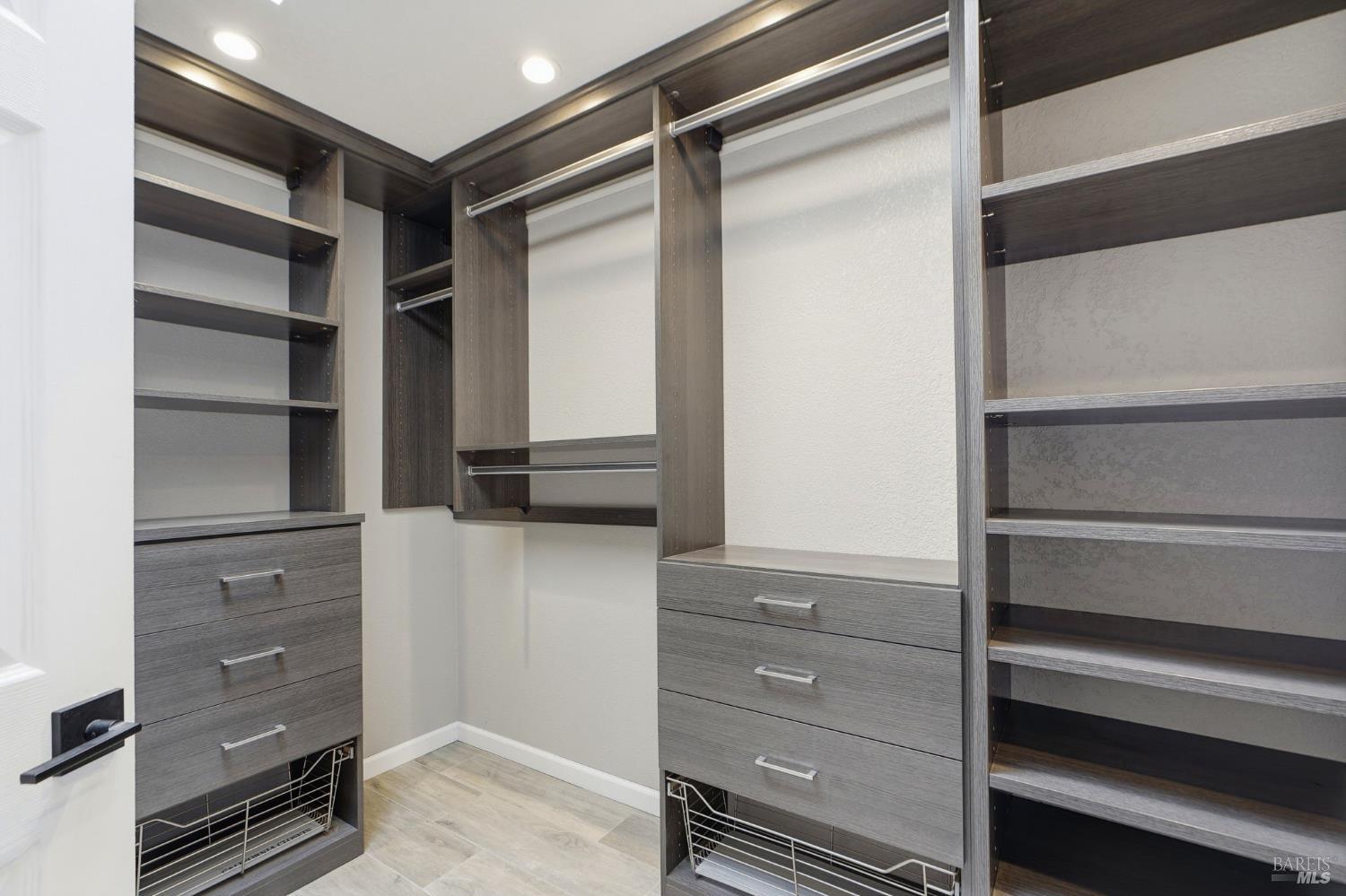 Detail Gallery Image 15 of 24 For 1731 Walnut Creek Dr, Santa Rosa,  CA 95403 - 4 Beds | 2/1 Baths