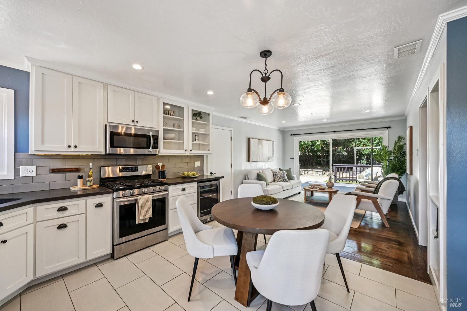 Detail Gallery Image 4 of 41 For 3045 Spring Creek Dr, Santa Rosa,  CA 95405 - 3 Beds | 1 Baths