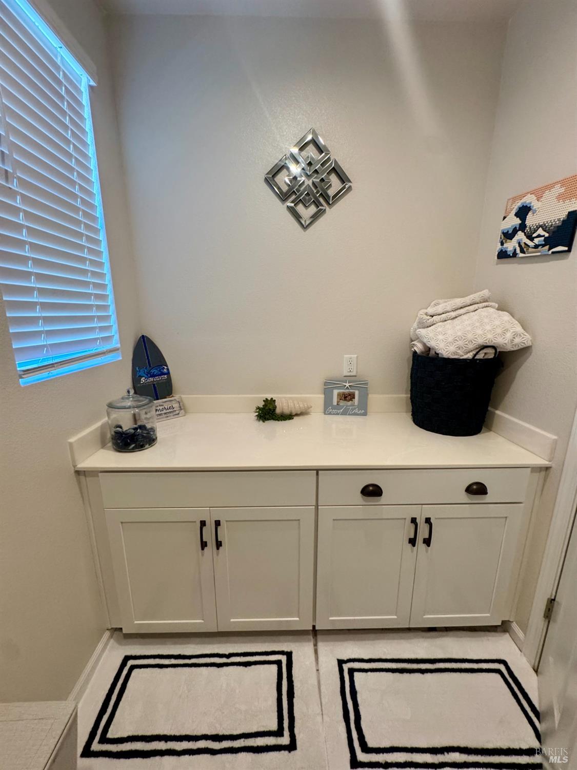 Detail Gallery Image 3 of 8 For 2043 Karen Pl, Rohnert Park,  CA 94928 - 3 Beds | 2/1 Baths