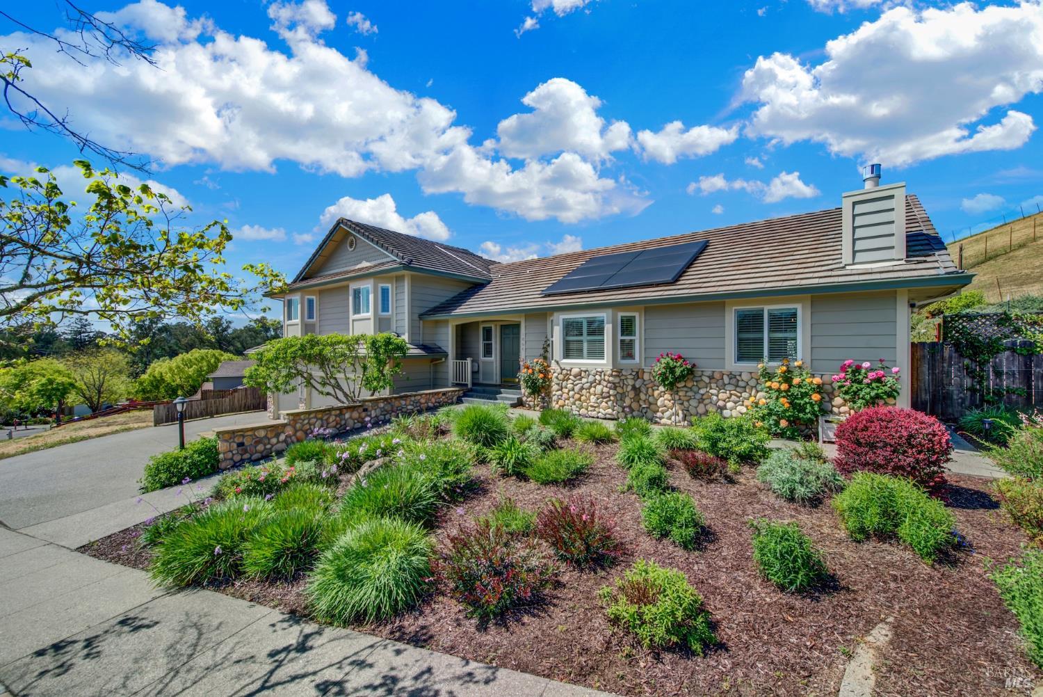 Detail Gallery Image 3 of 59 For 1064 Stonebridge Dr, Napa,  CA 94558 - 3 Beds | 2/1 Baths