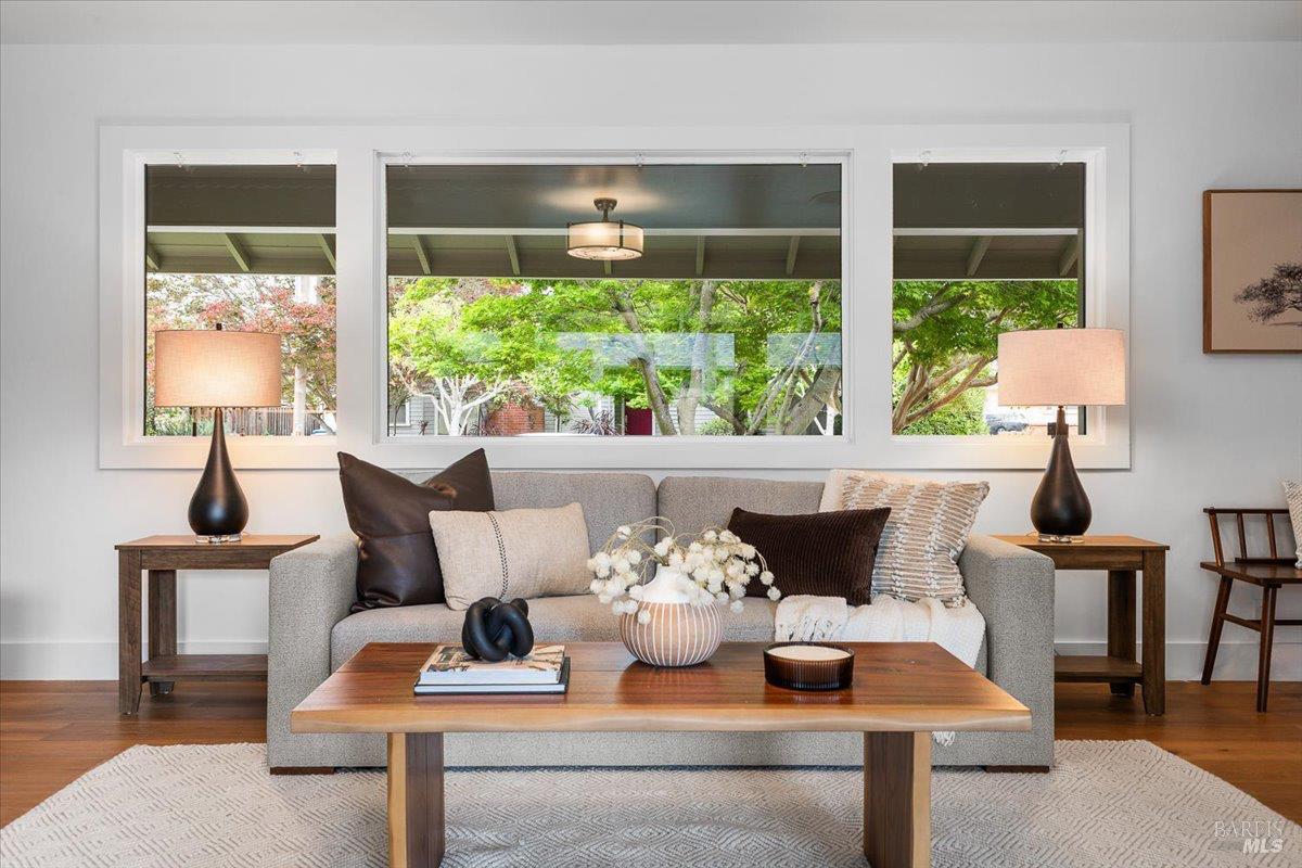 Detail Gallery Image 9 of 62 For 205 Alderbrook Dr, Santa Rosa,  CA 95405 - 3 Beds | 3 Baths