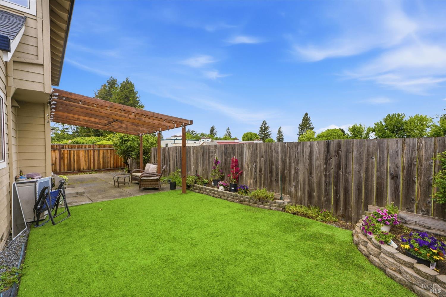 Detail Gallery Image 21 of 24 For 1731 Walnut Creek Dr, Santa Rosa,  CA 95403 - 4 Beds | 2/1 Baths