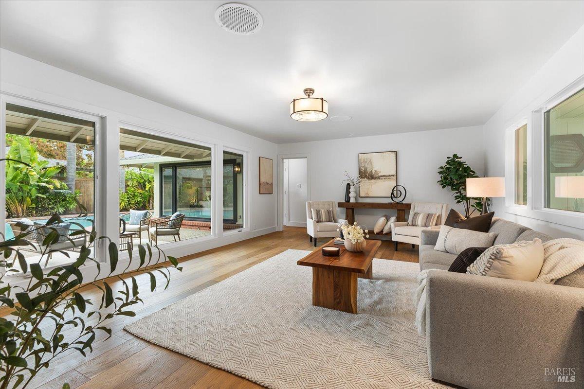 Detail Gallery Image 6 of 62 For 205 Alderbrook Dr, Santa Rosa,  CA 95405 - 3 Beds | 3 Baths