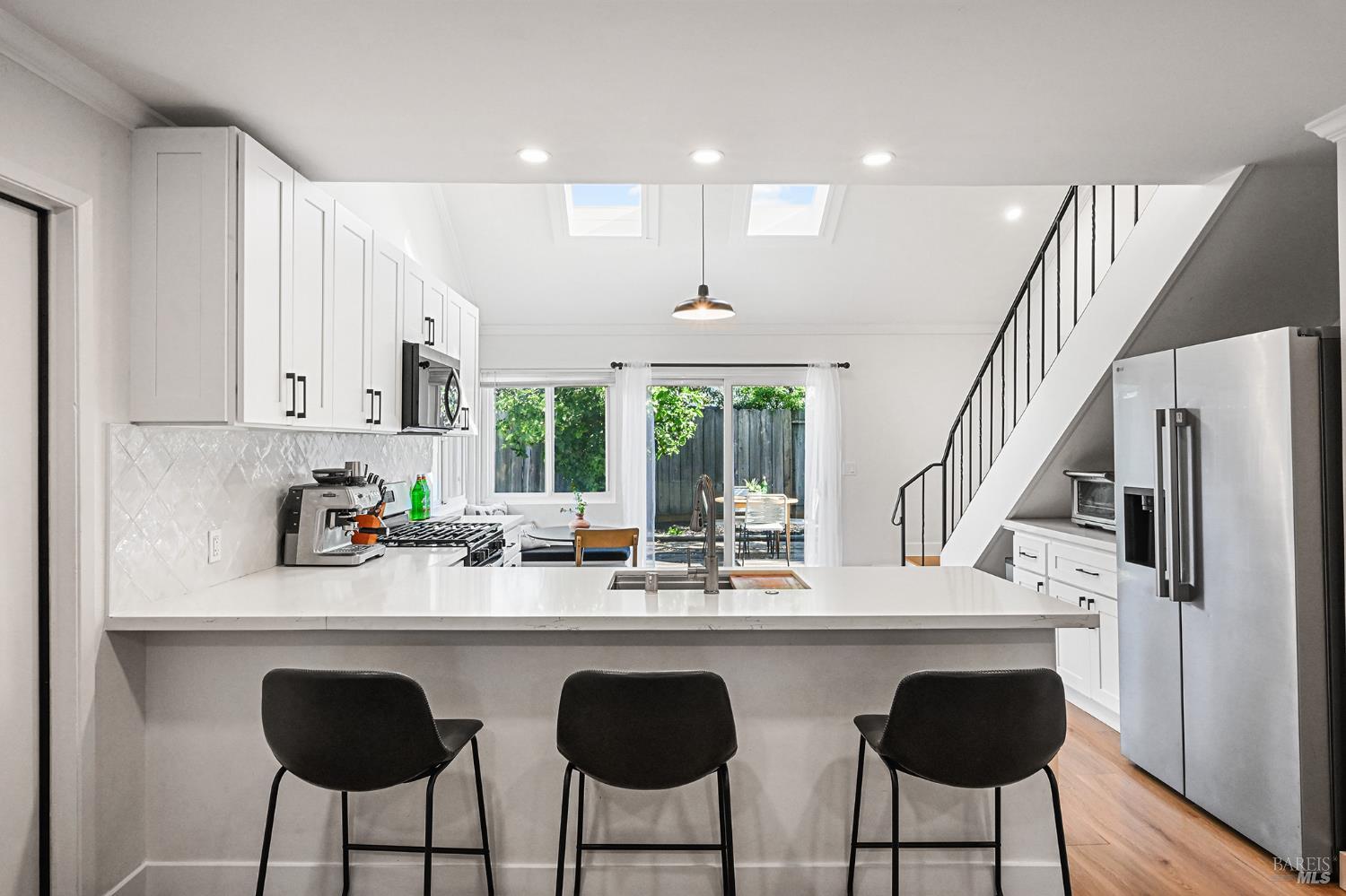 Detail Gallery Image 17 of 45 For 855 Garden Ct, Petaluma,  CA 94954 - 4 Beds | 2 Baths