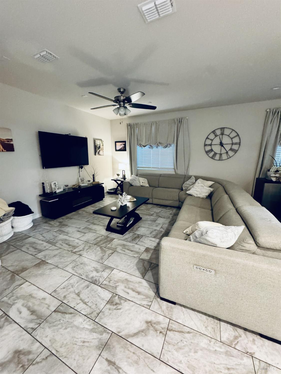 Detail Gallery Image 8 of 8 For 2043 Karen Pl, Rohnert Park,  CA 94928 - 3 Beds | 2/1 Baths