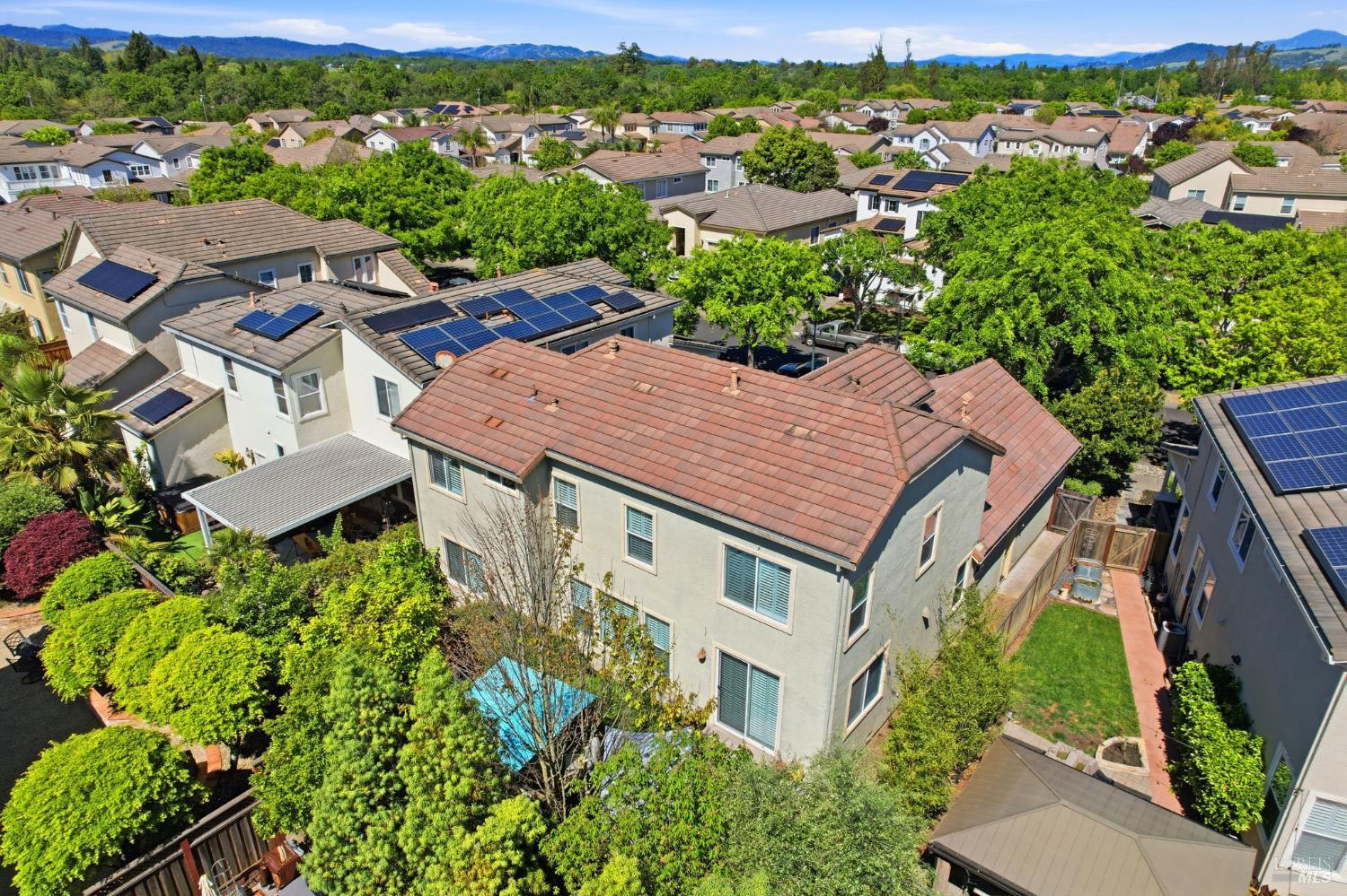 Detail Gallery Image 41 of 48 For 925 Pinot Noir Way, Windsor,  CA 95492 - 4 Beds | 3 Baths