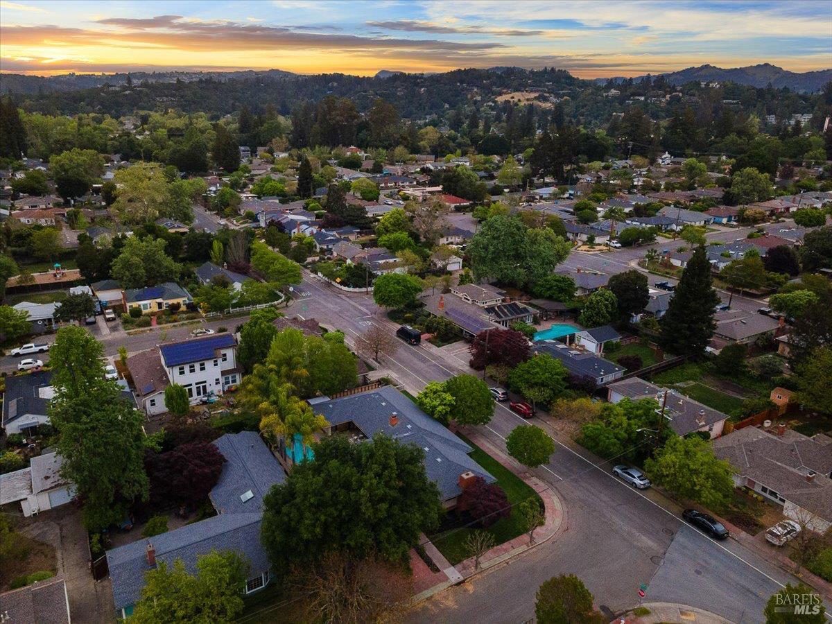 Detail Gallery Image 58 of 62 For 205 Alderbrook Dr, Santa Rosa,  CA 95405 - 3 Beds | 3 Baths