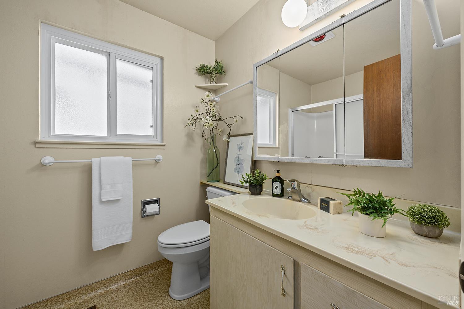 Detail Gallery Image 17 of 31 For 429 Eileen Dr, Sebastopol,  CA 95472 - 3 Beds | 2 Baths