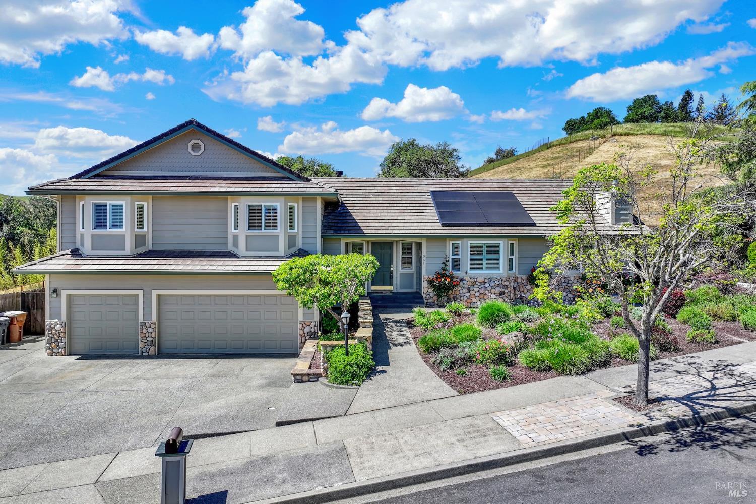 Detail Gallery Image 2 of 59 For 1064 Stonebridge Dr, Napa,  CA 94558 - 3 Beds | 2/1 Baths