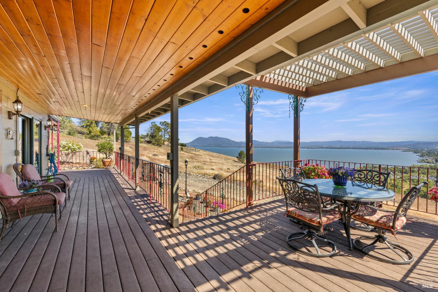 Detail Gallery Image 3 of 99 For 425 Lake Vista Dr, Lakeport,  CA 95453 - 3 Beds | 3/2 Baths