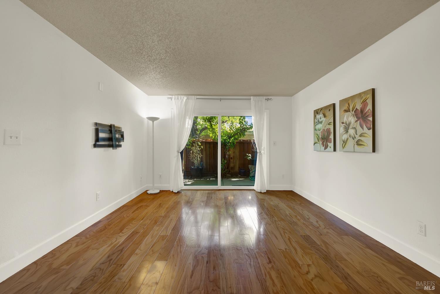 Detail Gallery Image 8 of 48 For 548 Arcadia Dr, Vacaville,  CA 95687 - 2 Beds | 1 Baths