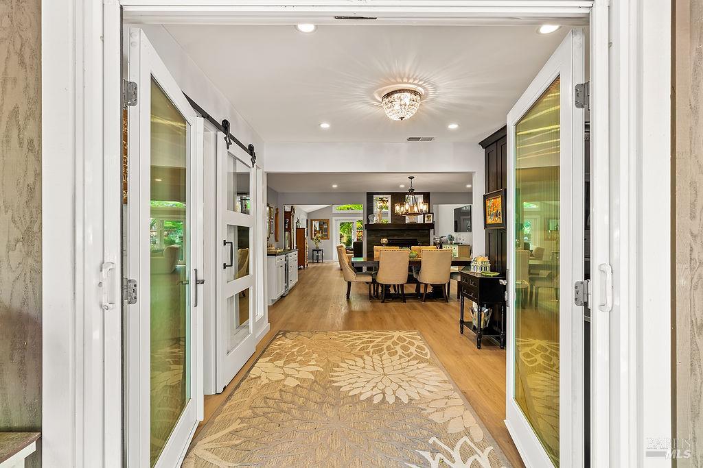 Detail Gallery Image 5 of 38 For 779 Joni Ct, Windsor,  CA 95492 - 4 Beds | 3 Baths