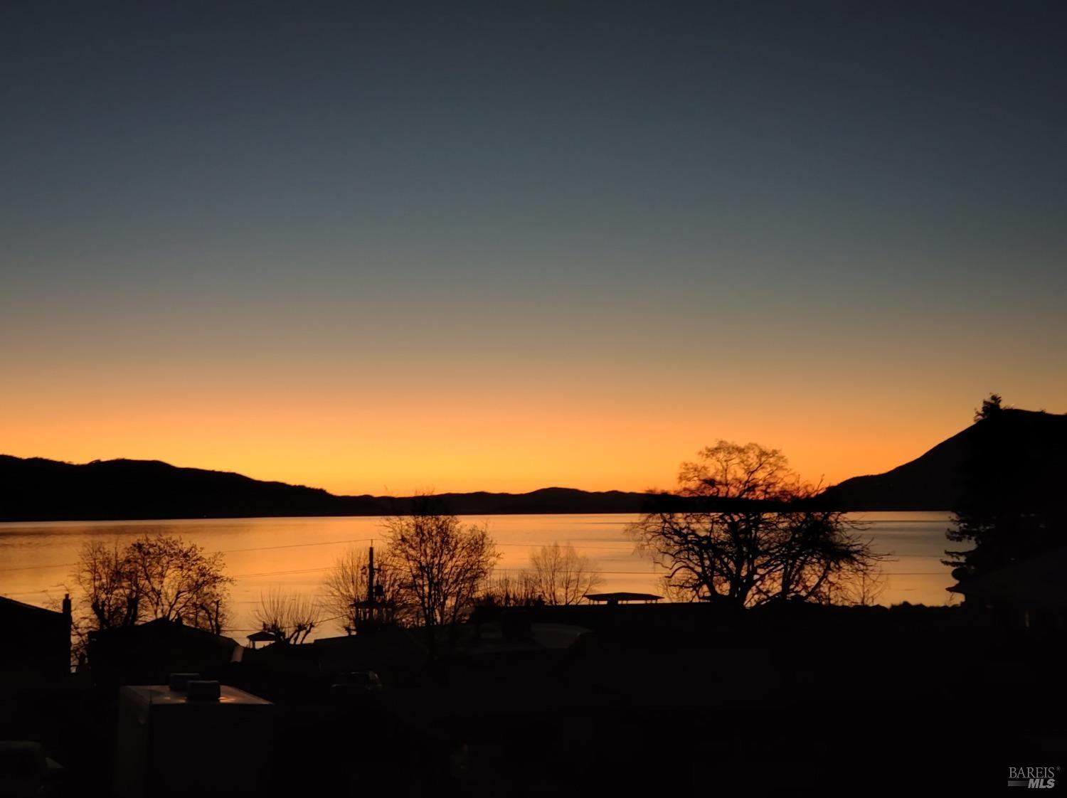 Detail Gallery Image 4 of 38 For 3699 Lakeshore Blvd, Lakeport,  CA 95453 - 3 Beds | 2 Baths