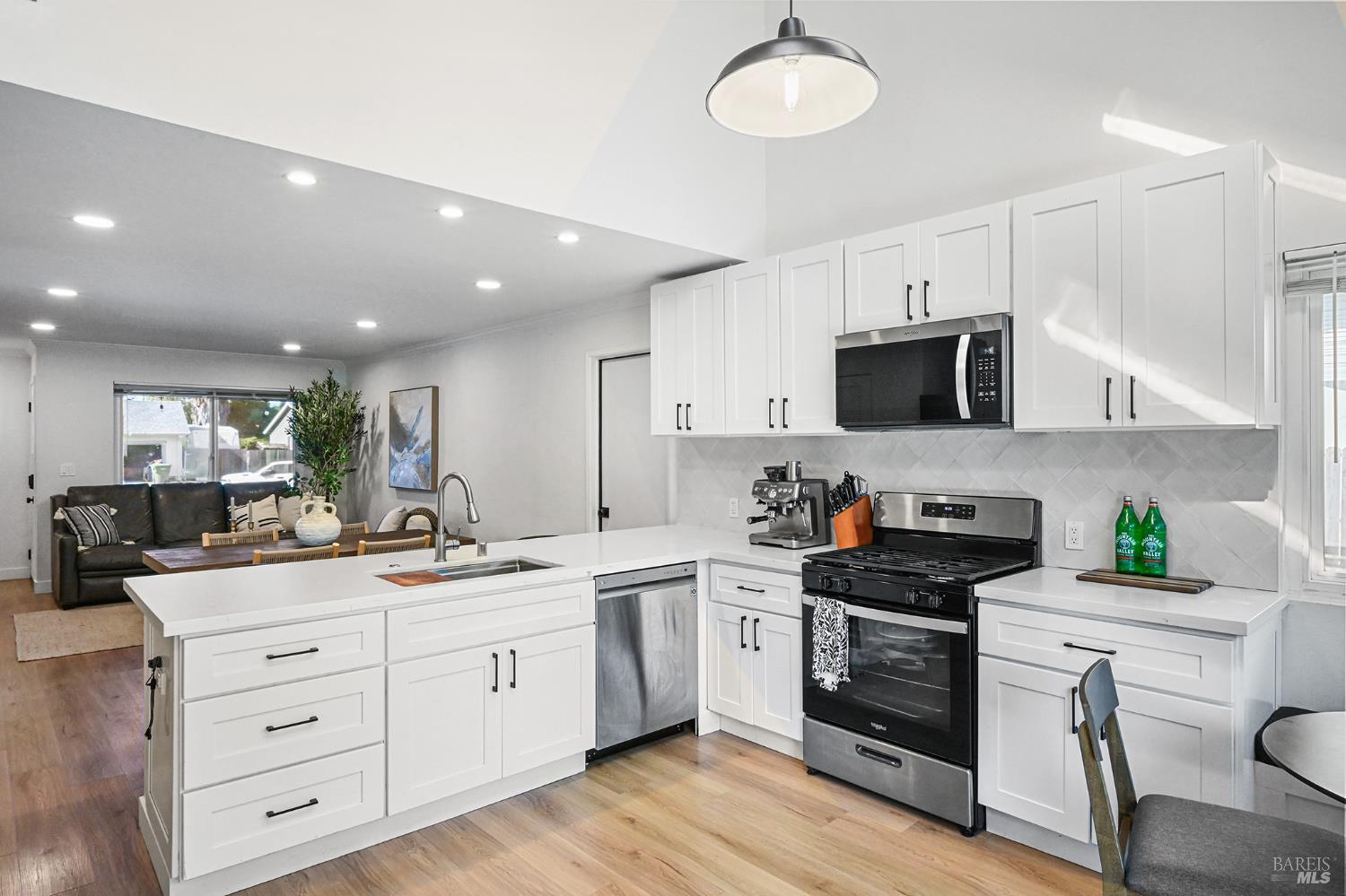 Detail Gallery Image 29 of 45 For 855 Garden Ct, Petaluma,  CA 94954 - 4 Beds | 2 Baths