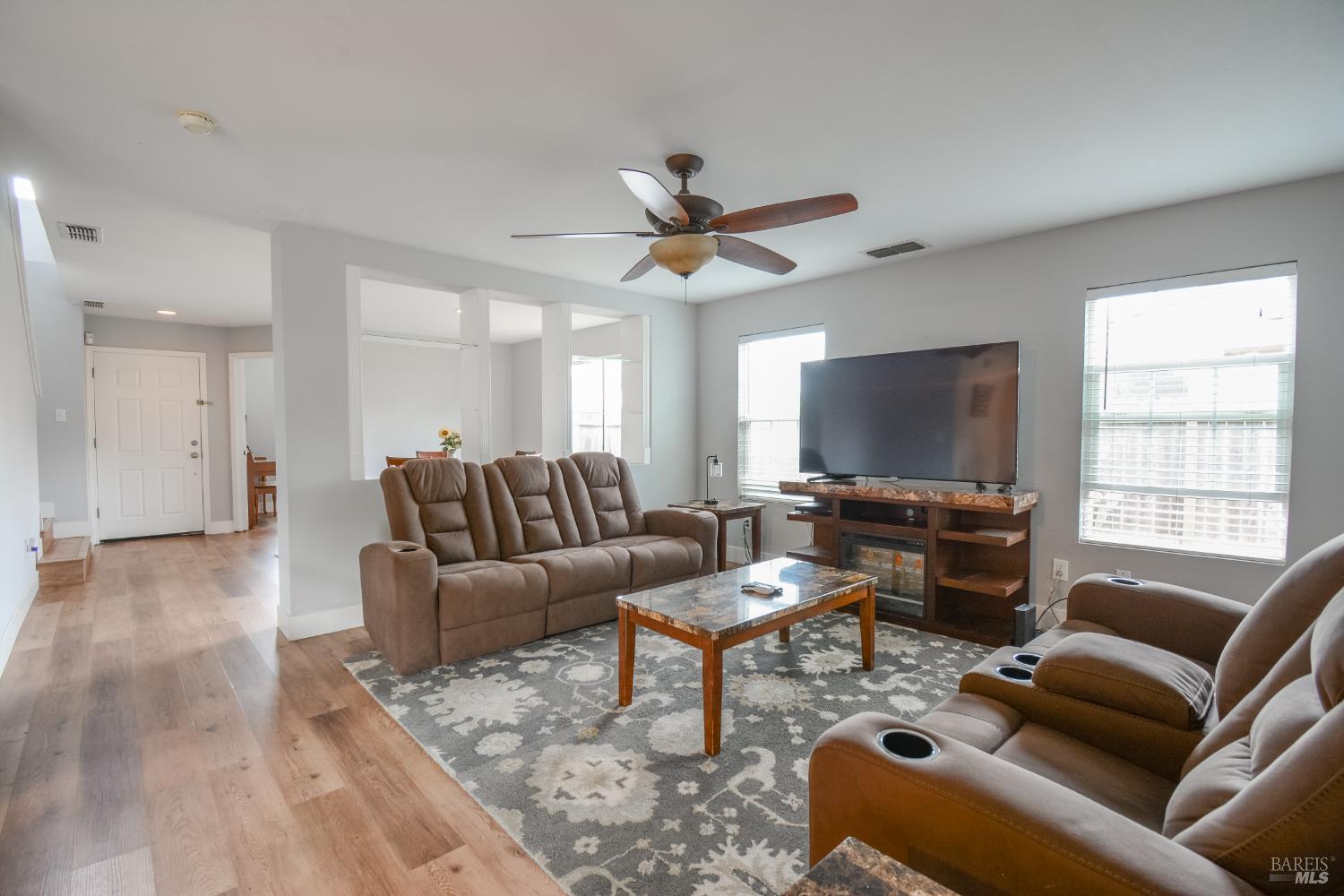 Detail Gallery Image 4 of 53 For 640 Ferguson Ct, Dixon,  CA 95620 - 4 Beds | 3/1 Baths