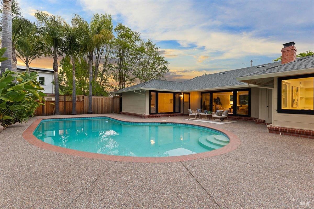 Detail Gallery Image 50 of 62 For 205 Alderbrook Dr, Santa Rosa,  CA 95405 - 3 Beds | 3 Baths