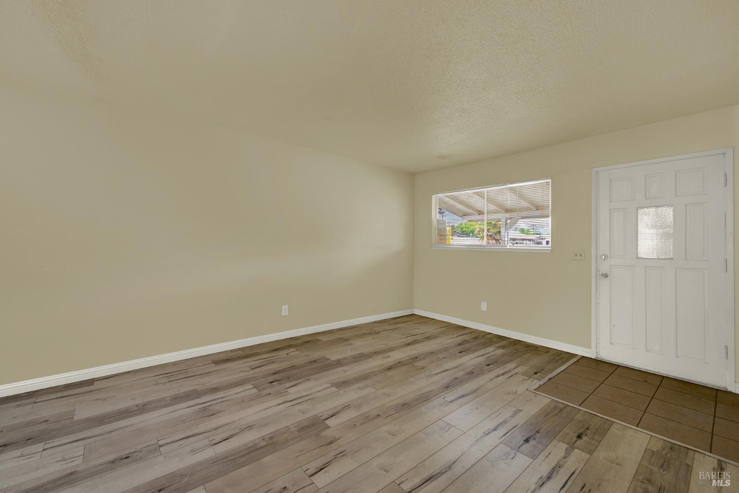 Detail Gallery Image 14 of 69 For 499 Apple Tree Ln, Fairfield,  CA 94533 - 3 Beds | 1 Baths