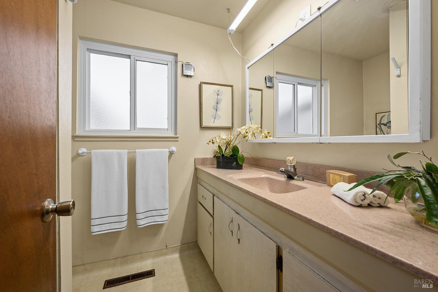 Detail Gallery Image 21 of 31 For 429 Eileen Dr, Sebastopol,  CA 95472 - 3 Beds | 2 Baths