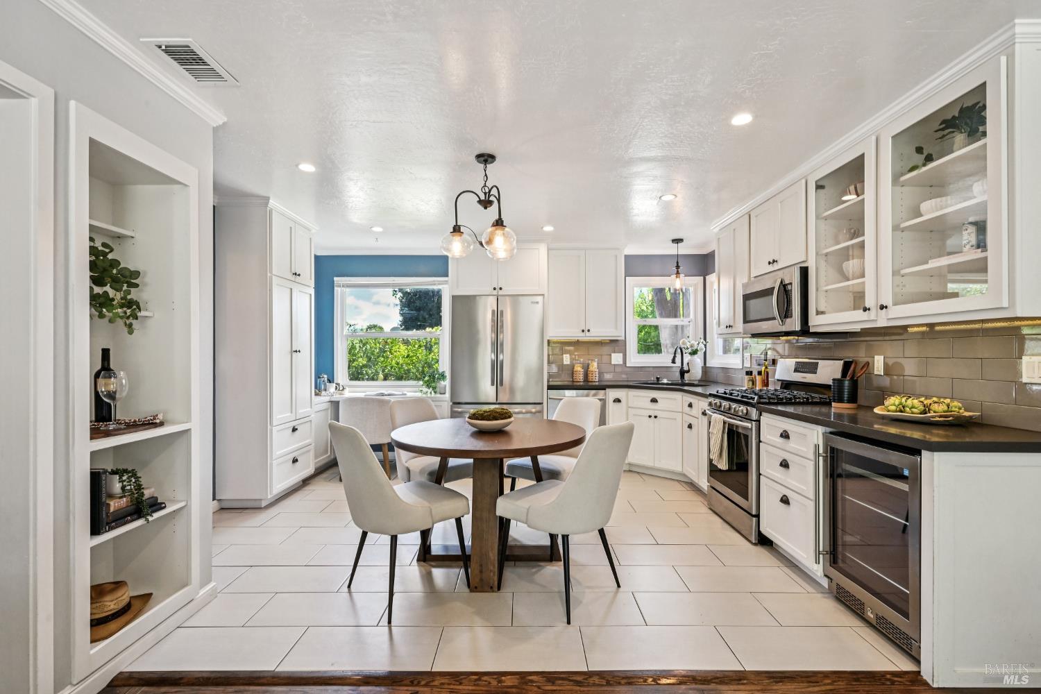 Detail Gallery Image 9 of 41 For 3045 Spring Creek Dr, Santa Rosa,  CA 95405 - 3 Beds | 1 Baths