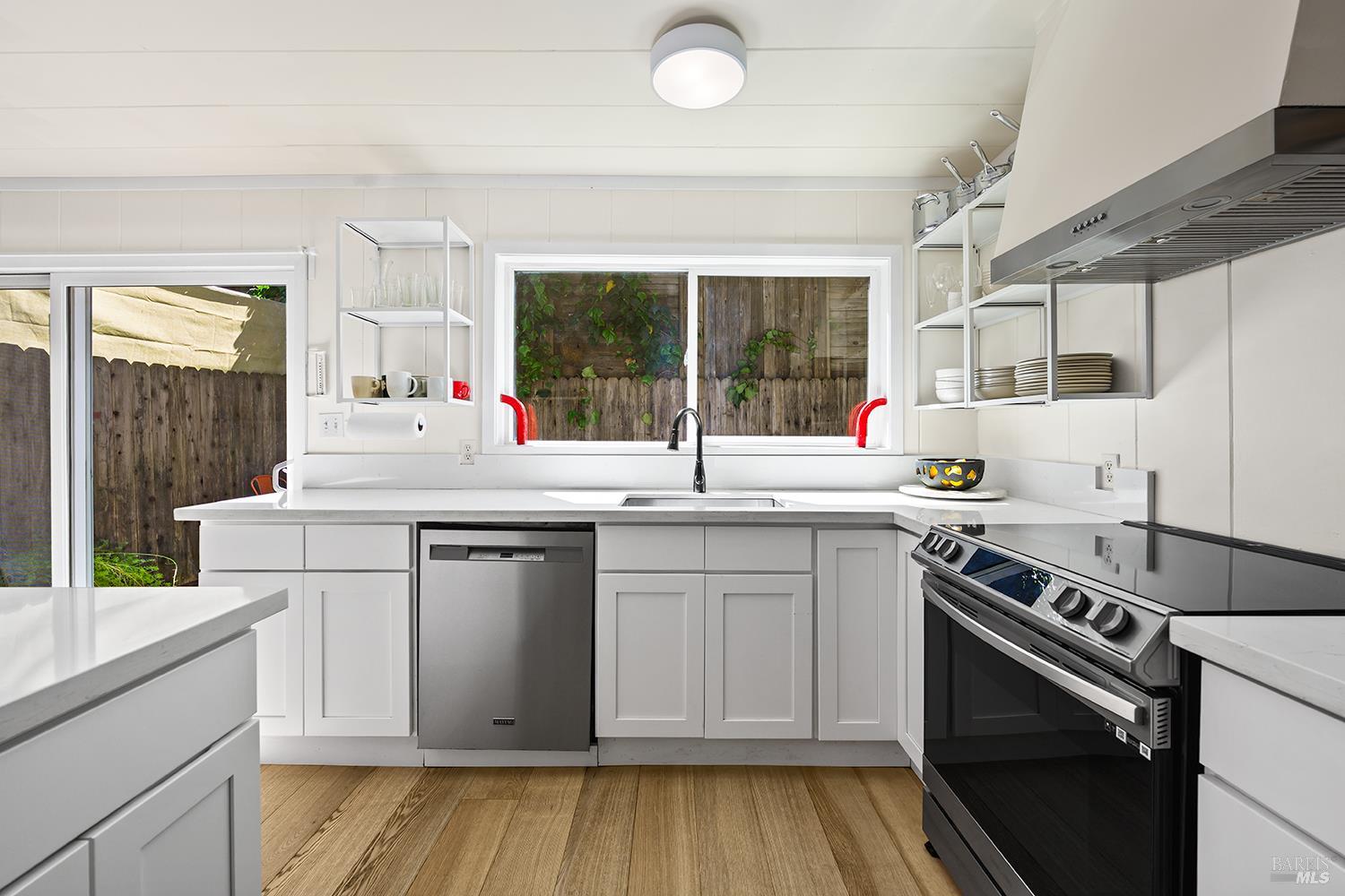 Detail Gallery Image 5 of 28 For 14194 Lovers Ln, Guerneville,  CA 95446 - 3 Beds | 1 Baths