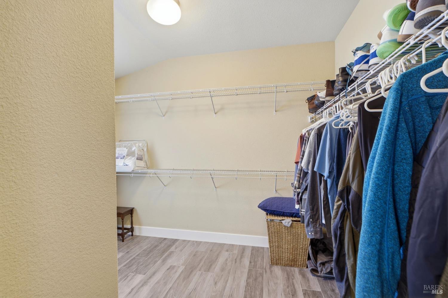 Detail Gallery Image 26 of 48 For 925 Pinot Noir Way, Windsor,  CA 95492 - 4 Beds | 3 Baths