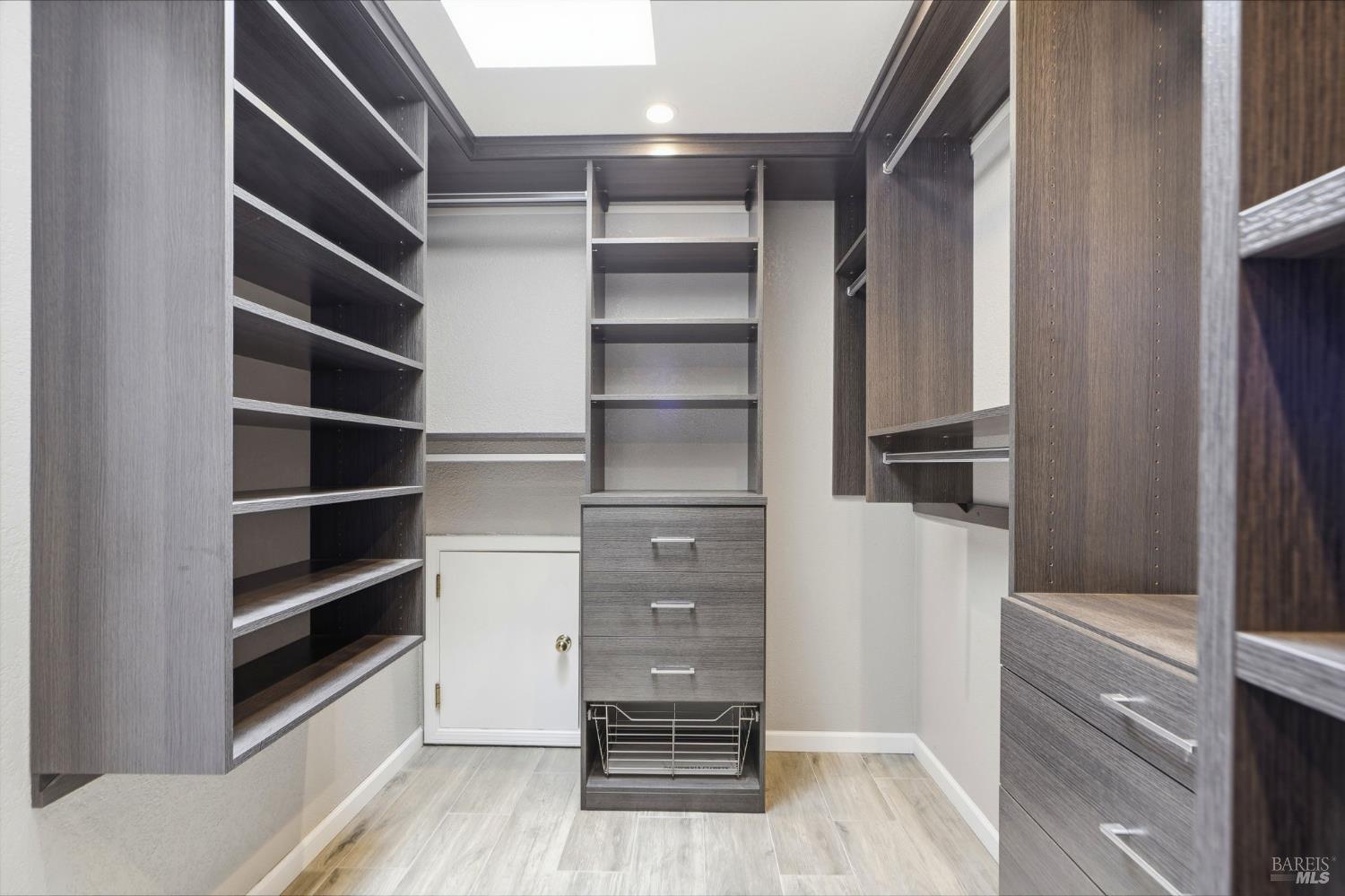 Detail Gallery Image 16 of 24 For 1731 Walnut Creek Dr, Santa Rosa,  CA 95403 - 4 Beds | 2/1 Baths