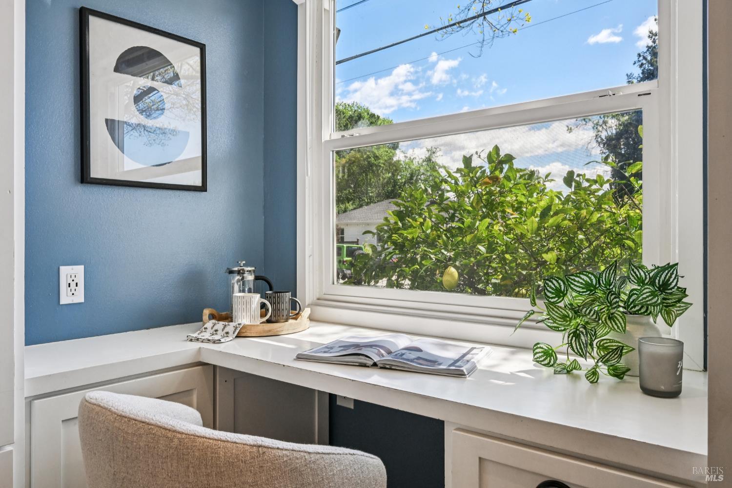 Detail Gallery Image 8 of 41 For 3045 Spring Creek Dr, Santa Rosa,  CA 95405 - 3 Beds | 1 Baths