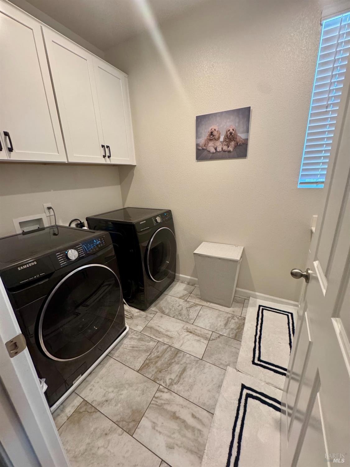 Detail Gallery Image 4 of 8 For 2043 Karen Pl, Rohnert Park,  CA 94928 - 3 Beds | 2/1 Baths