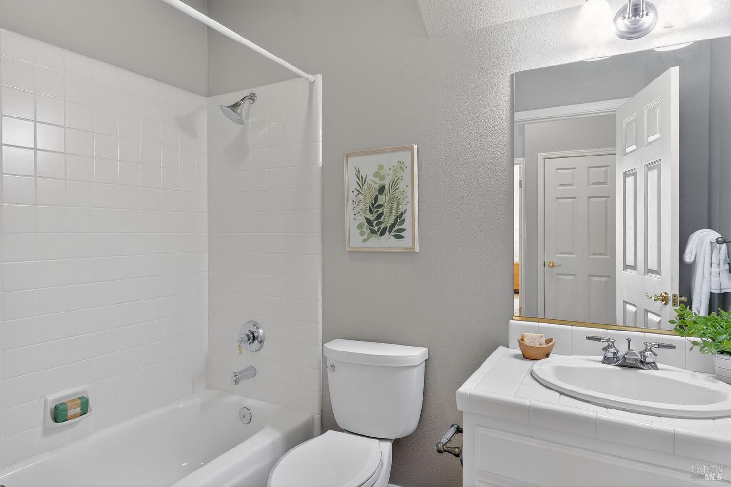 Detail Gallery Image 23 of 28 For 10 Makena Ct, Petaluma,  CA 94954 - 4 Beds | 3 Baths